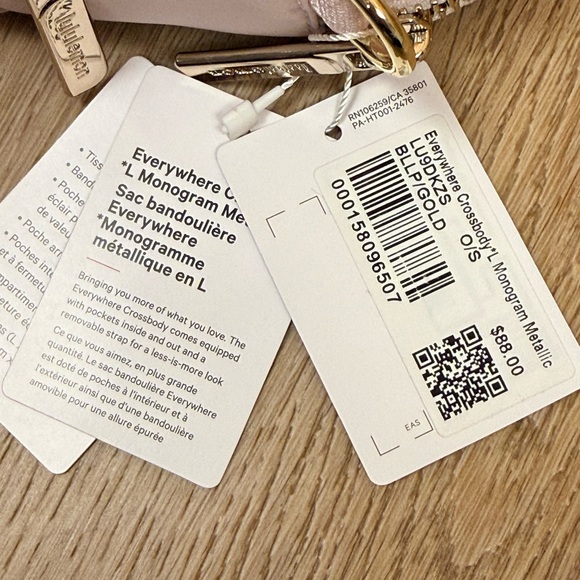 NWT Lululemon Everywhere Crossbody Bag 2L L Monogram Metallic Blissful Pink/Gold - Picture 11 of 13